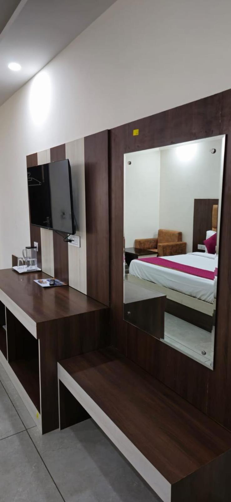 Satya Residency Hotel Katra  Buitenkant foto