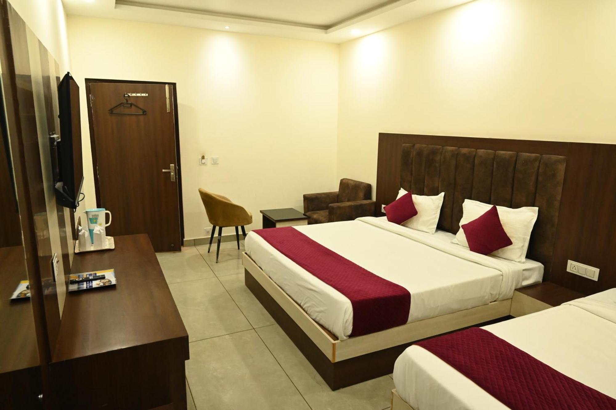 Satya Residency Hotel Katra  Buitenkant foto
